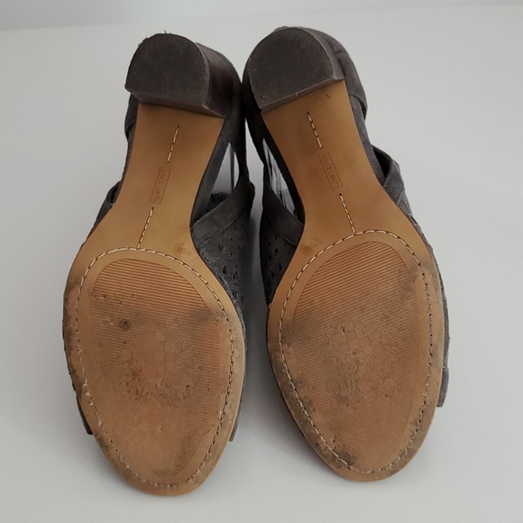 Vince Camuto Cranita Perforated Booties Gray - Picture 6 of 8